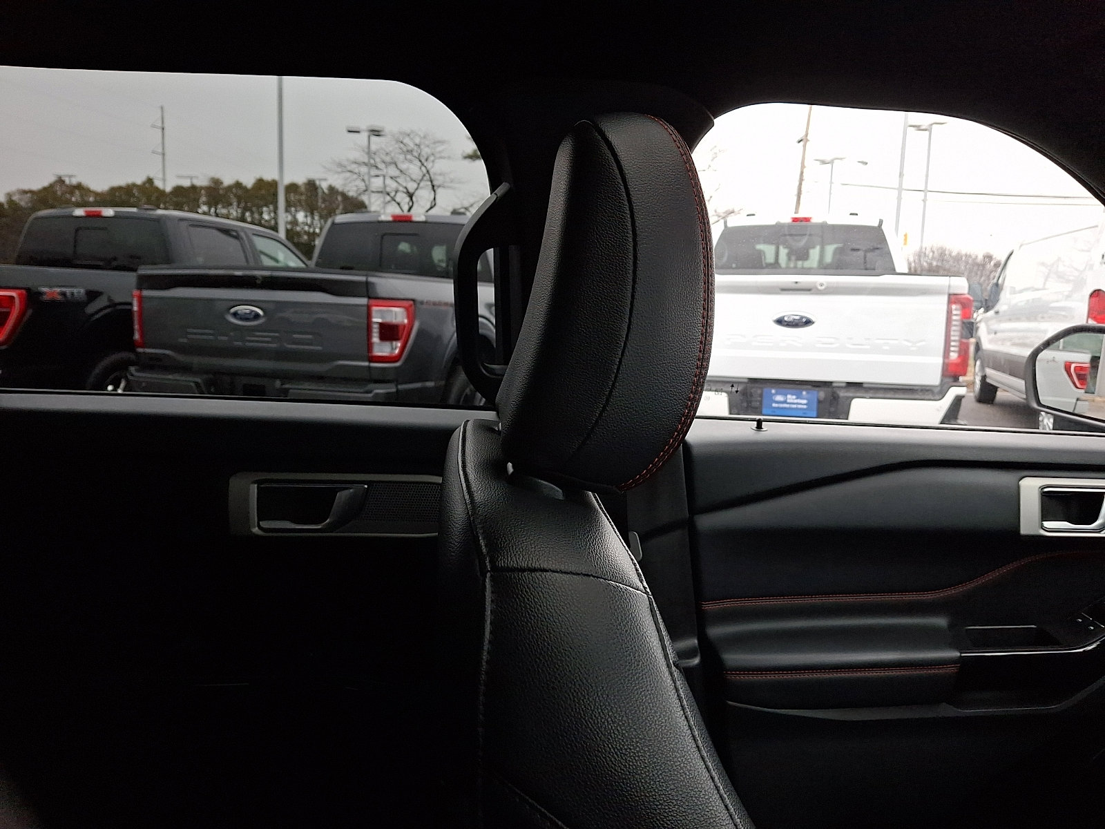 Certified 2022 Ford Explorer ST-Line w/ Class IV Trailer Tow Package image 12