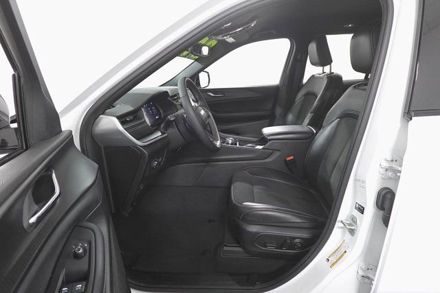 Used 2024 Jeep Grand Cherokee Altitude image 9