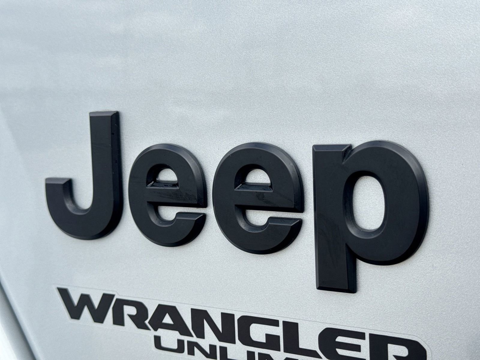 Used 2022 Jeep Wrangler Unlimited Sahara AWD/4WD image 10
