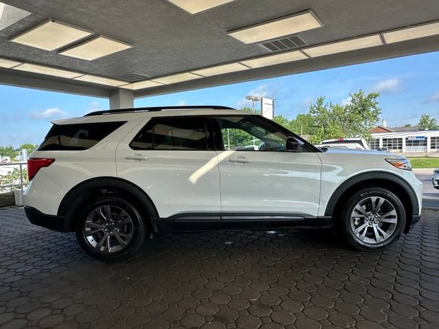 Certified 2023 Ford Explorer XLT w/ Equipment Group 202A AWD/4WD image 4