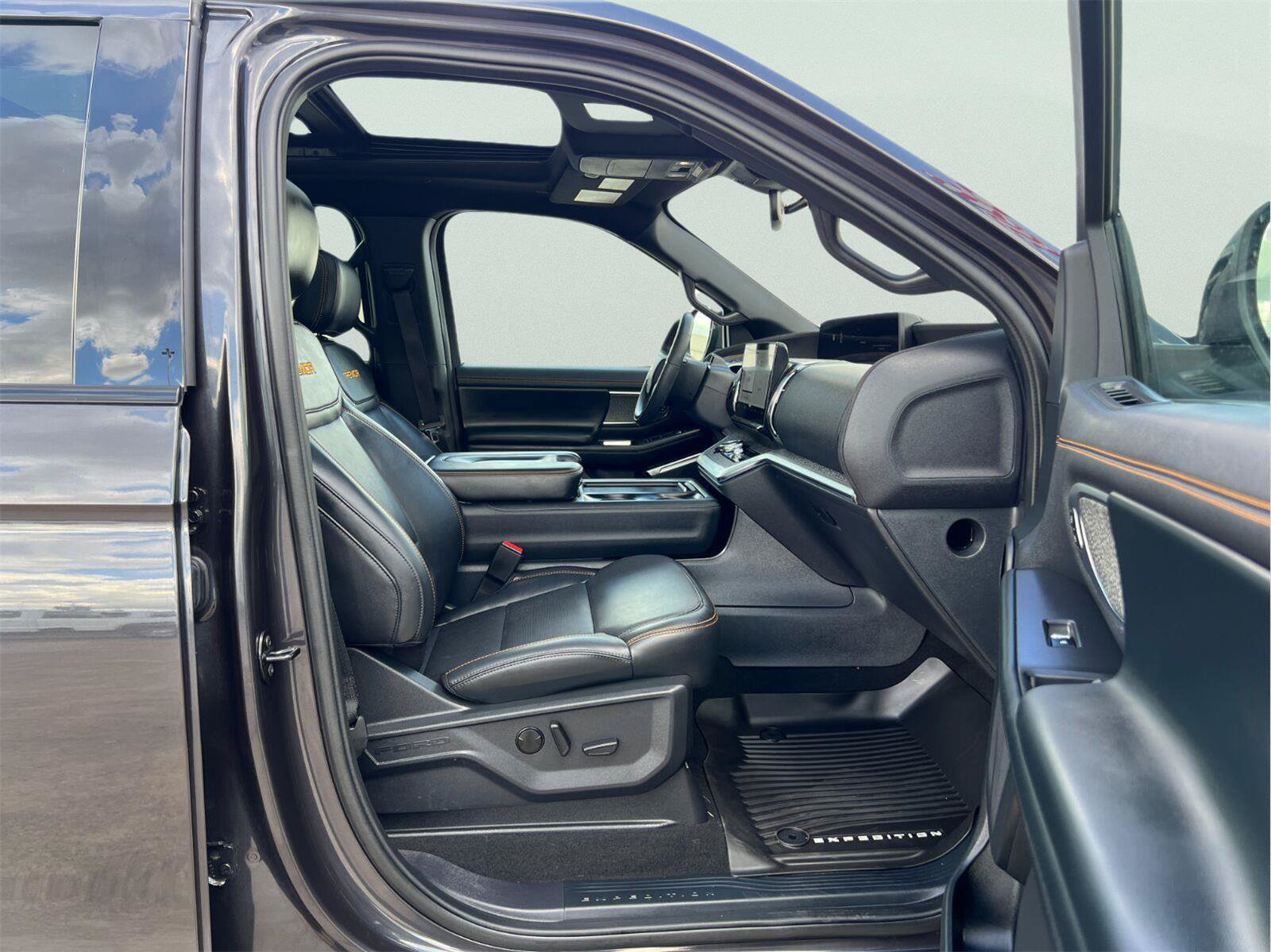 Certified 2025 Ford Expedition Tremor AWD/4WD image 34