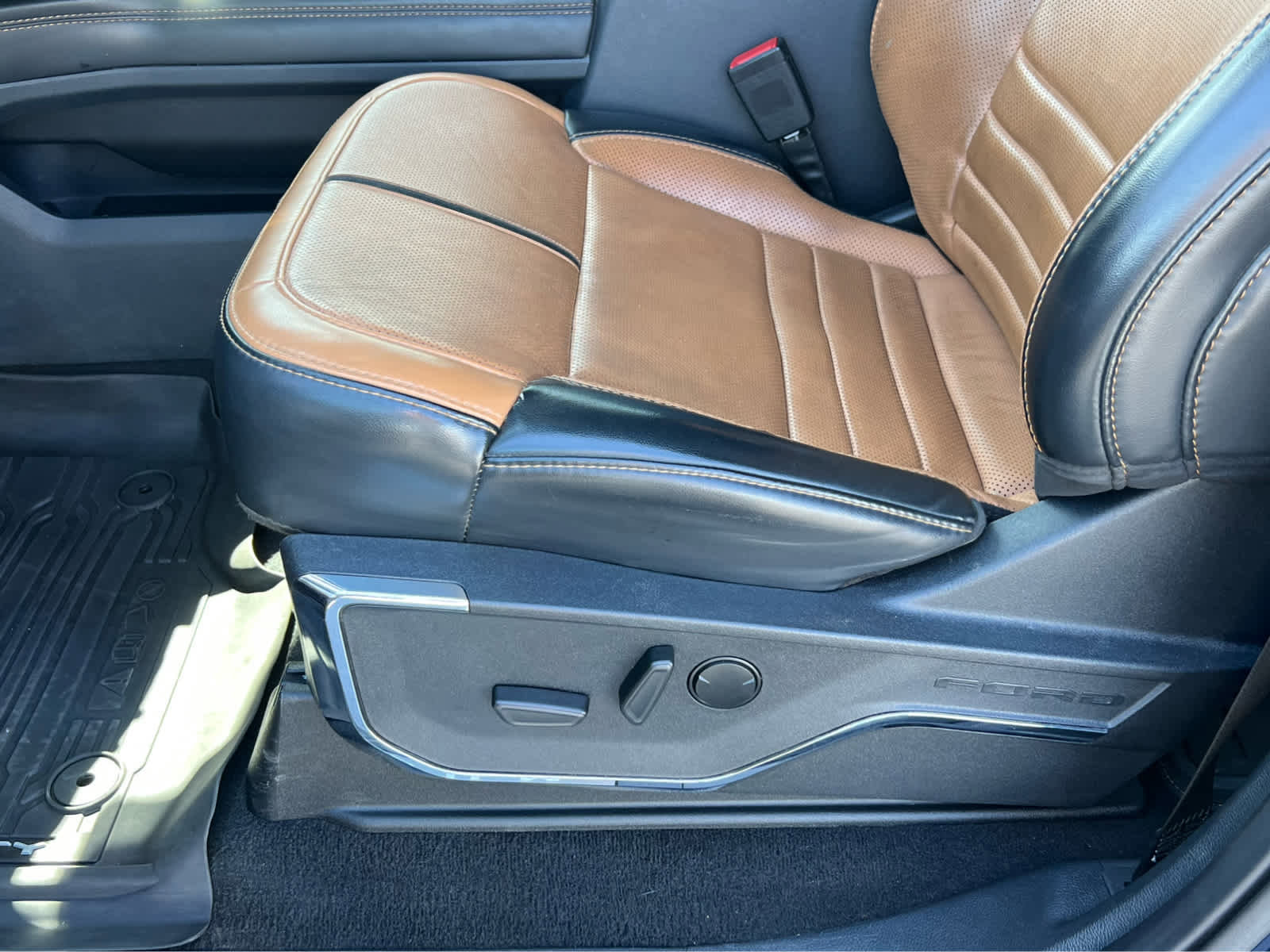 Certified 2023 Ford F350 Platinum AWD/4WD image 31