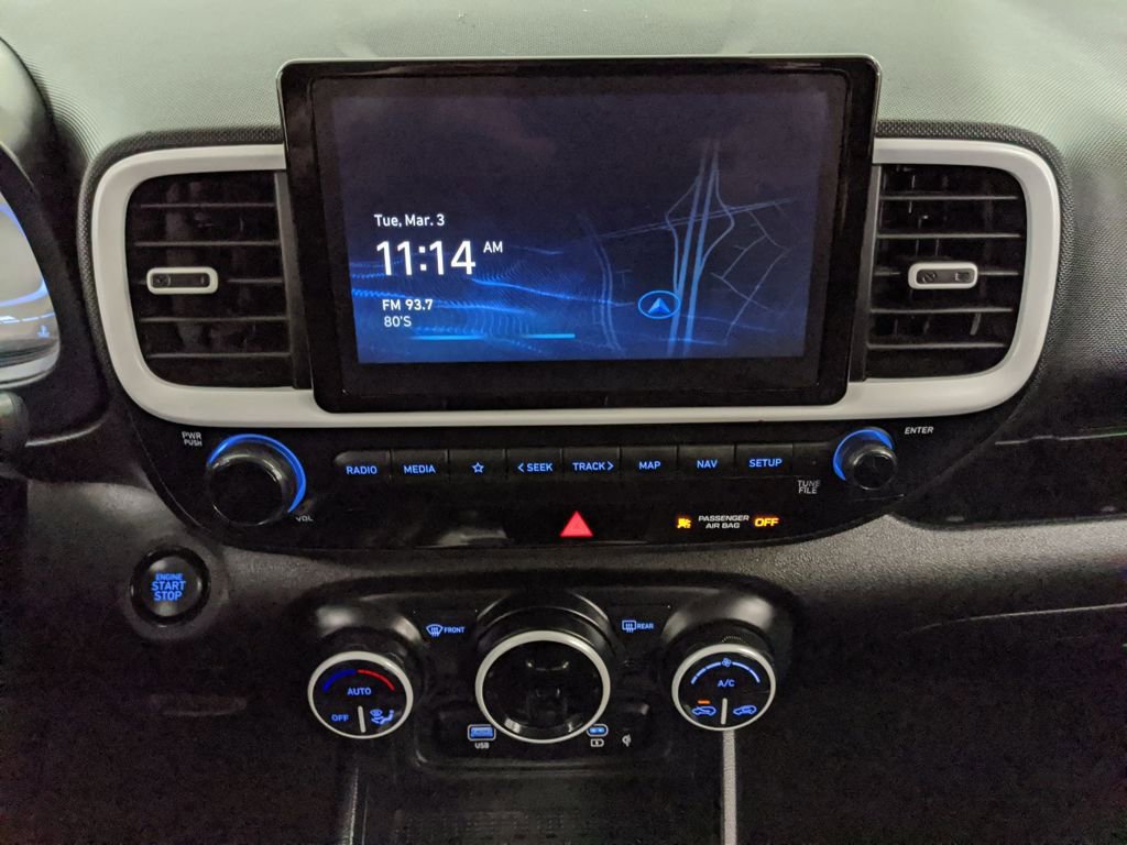 Used 2024 Hyundai Venue Limited image 8