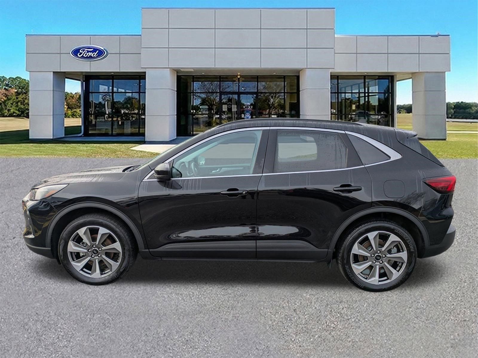 Certified 2025 Ford Escape Platinum image 2