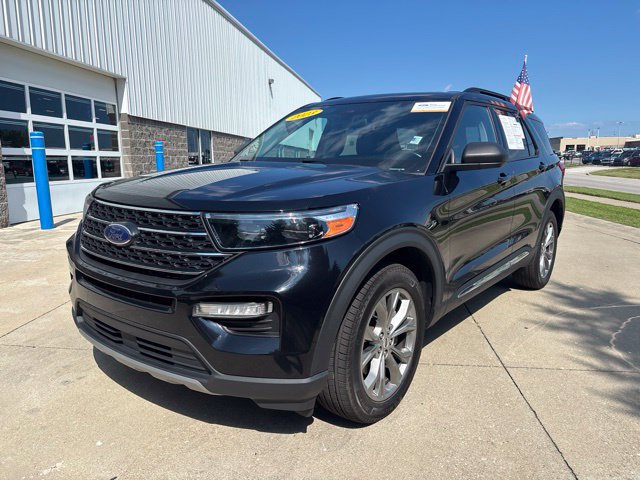 Certified 2023 Ford Explorer XLT w/ Equipment Group 202A AWD/4WD image 4
