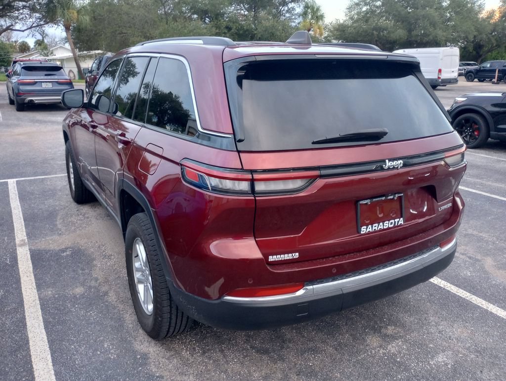 Used 2023 Jeep Grand Cherokee Laredo RWD image 2