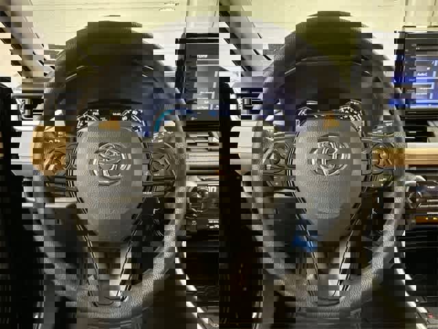 Used 2021 Toyota RAV4 LE image 11