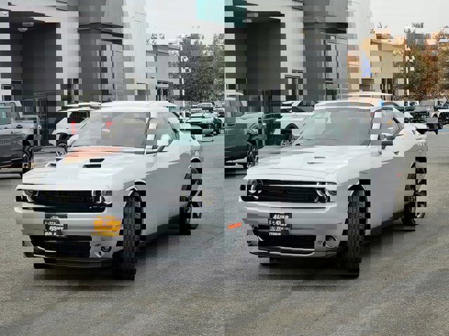 Used 2022 Dodge Challenger SXT w/ Blacktop Package image 8