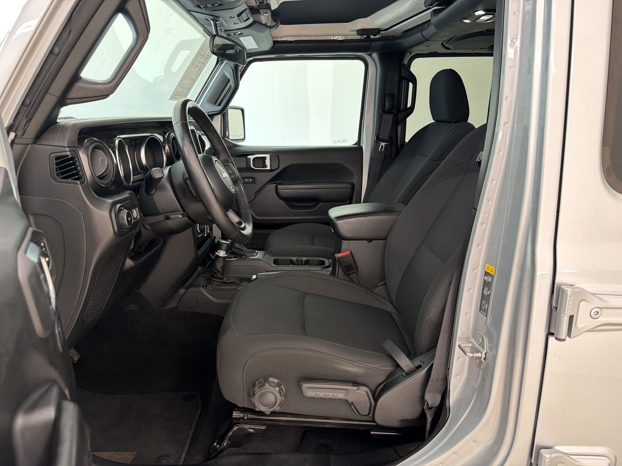 Used 2023 Jeep Wrangler Unlimited Sport AWD/4WD image 5