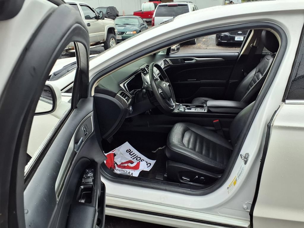 Certified 2018 Ford Fusion SE w/ Fusion SE Technology Package FWD image 25