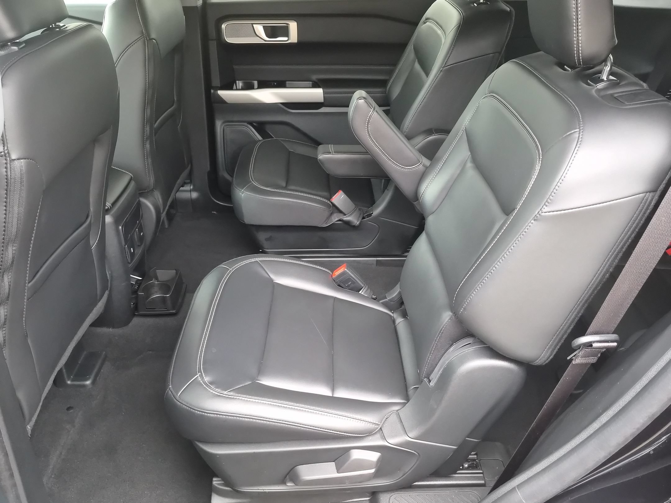 Certified 2024 Ford Explorer XLT w/ Equipment Group 202A AWD/4WD image 31
