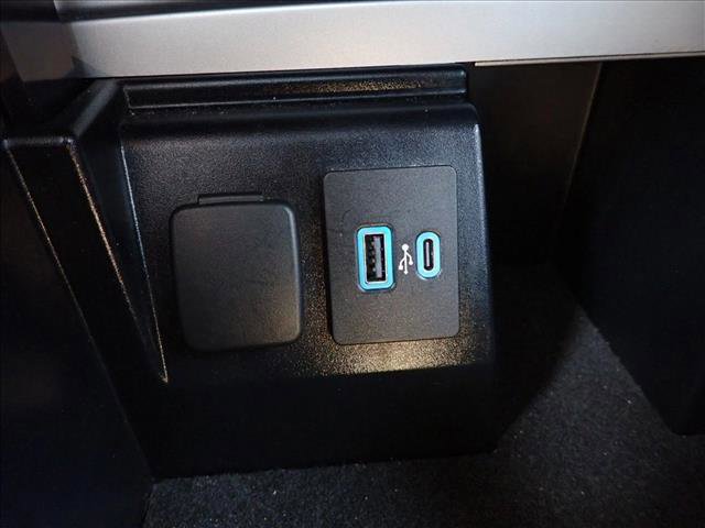 Certified 2023 Ford Explorer XLT w/ Equipment Group 202A image 19