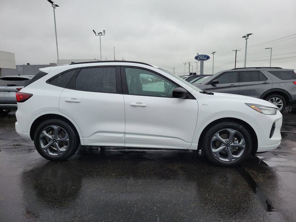 Certified 2023 Ford Escape ST-Line w/ Tech Pack #1 FWD image 3