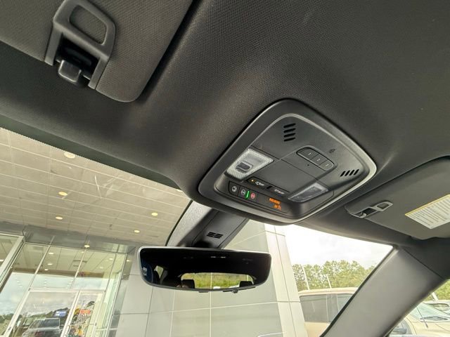 Used 2023 Chevrolet Traverse RS image 35