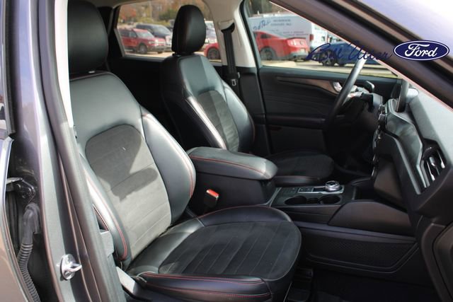 Certified 2022 Ford Escape SEL w/ SEL Stealth AWD Package image 10