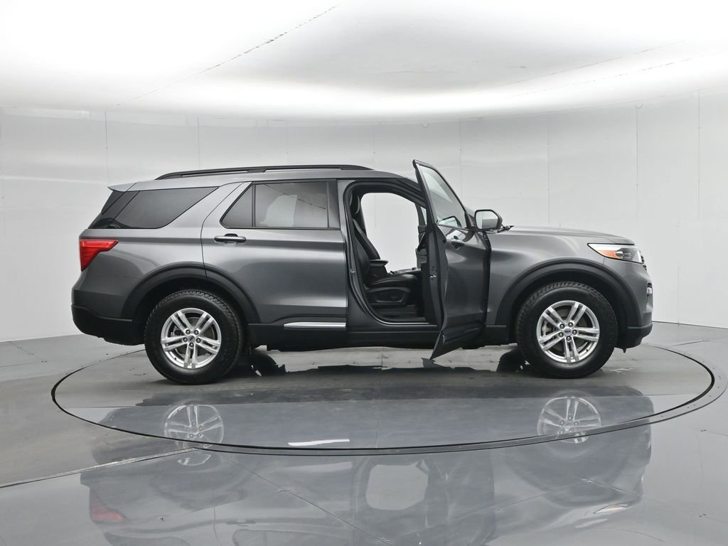 Certified 2022 Ford Explorer XLT w/ Equipment Group 202A image 63