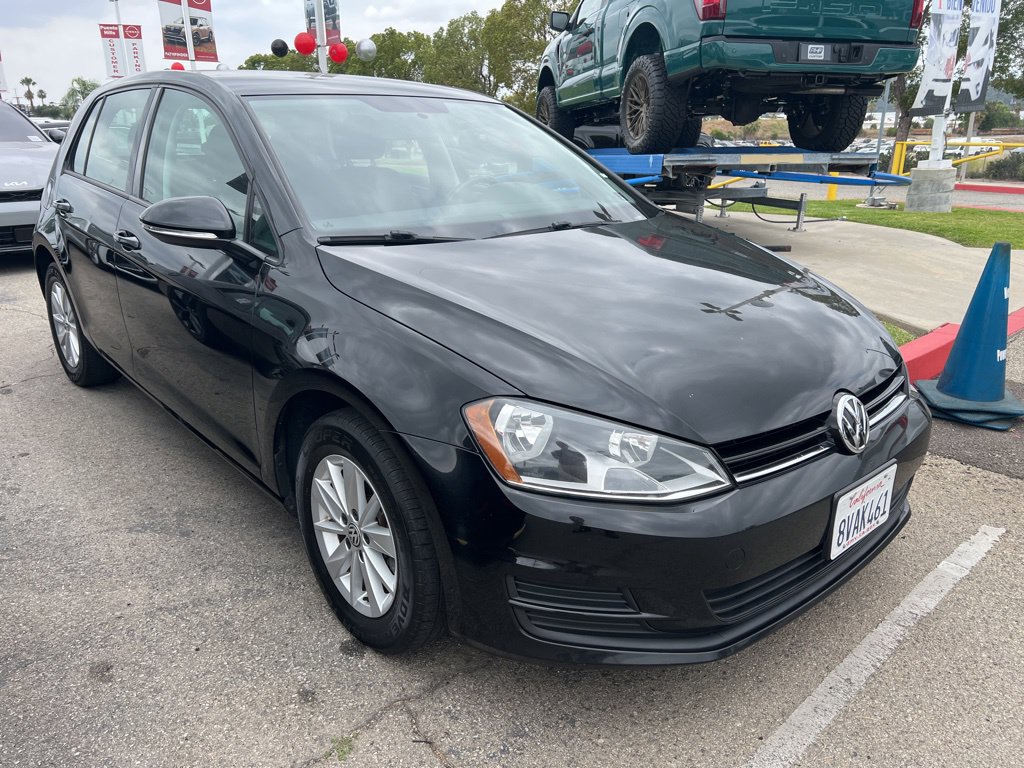 Used 2017 Volkswagen Golf S FWD image 2