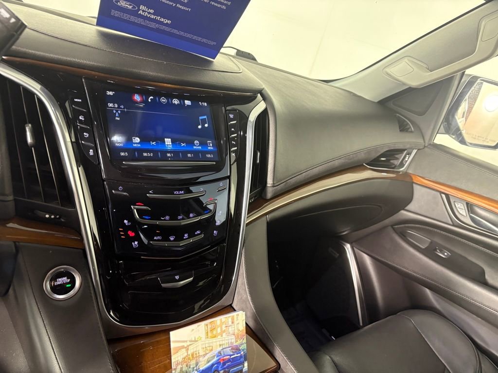 Used 2020 Cadillac Escalade Premium Luxury image 19