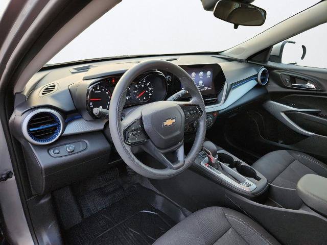 Used 2025 Chevrolet Trax LS w/ LS Convenience Package FWD image 9