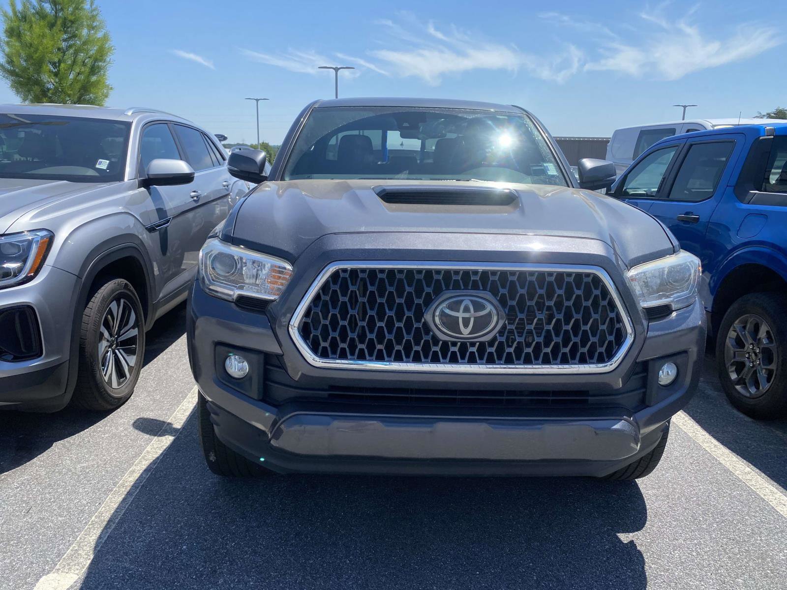 Used 2019 Toyota Tacoma TRD Sport RWD image 2