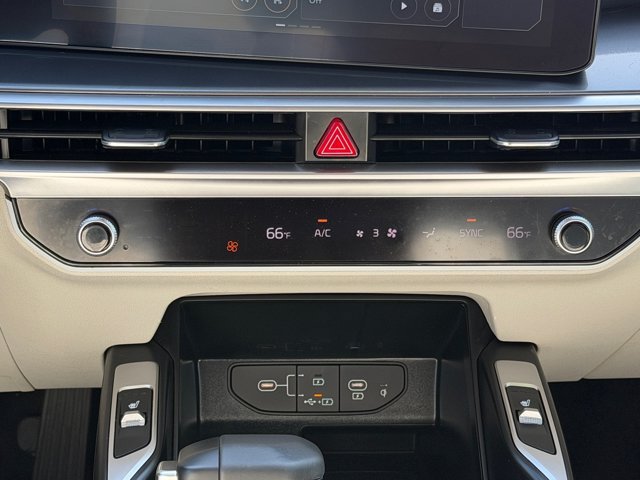 Used 2024 Kia Sorento S w/ Panoramic Sunroof Package FWD image 25