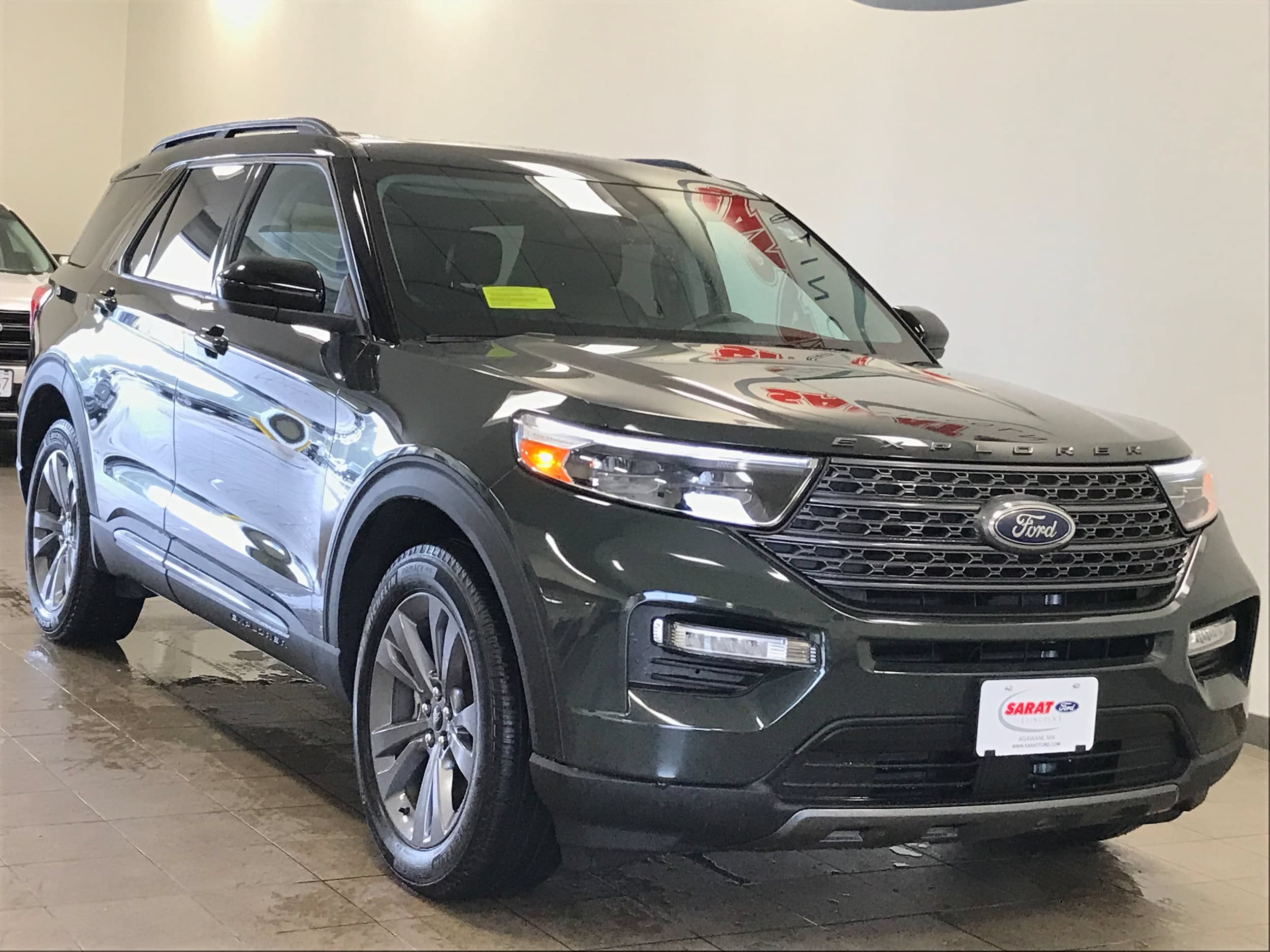 Certified 2023 Ford Explorer XLT w/ Equipment Group 202A AWD/4WD image 2