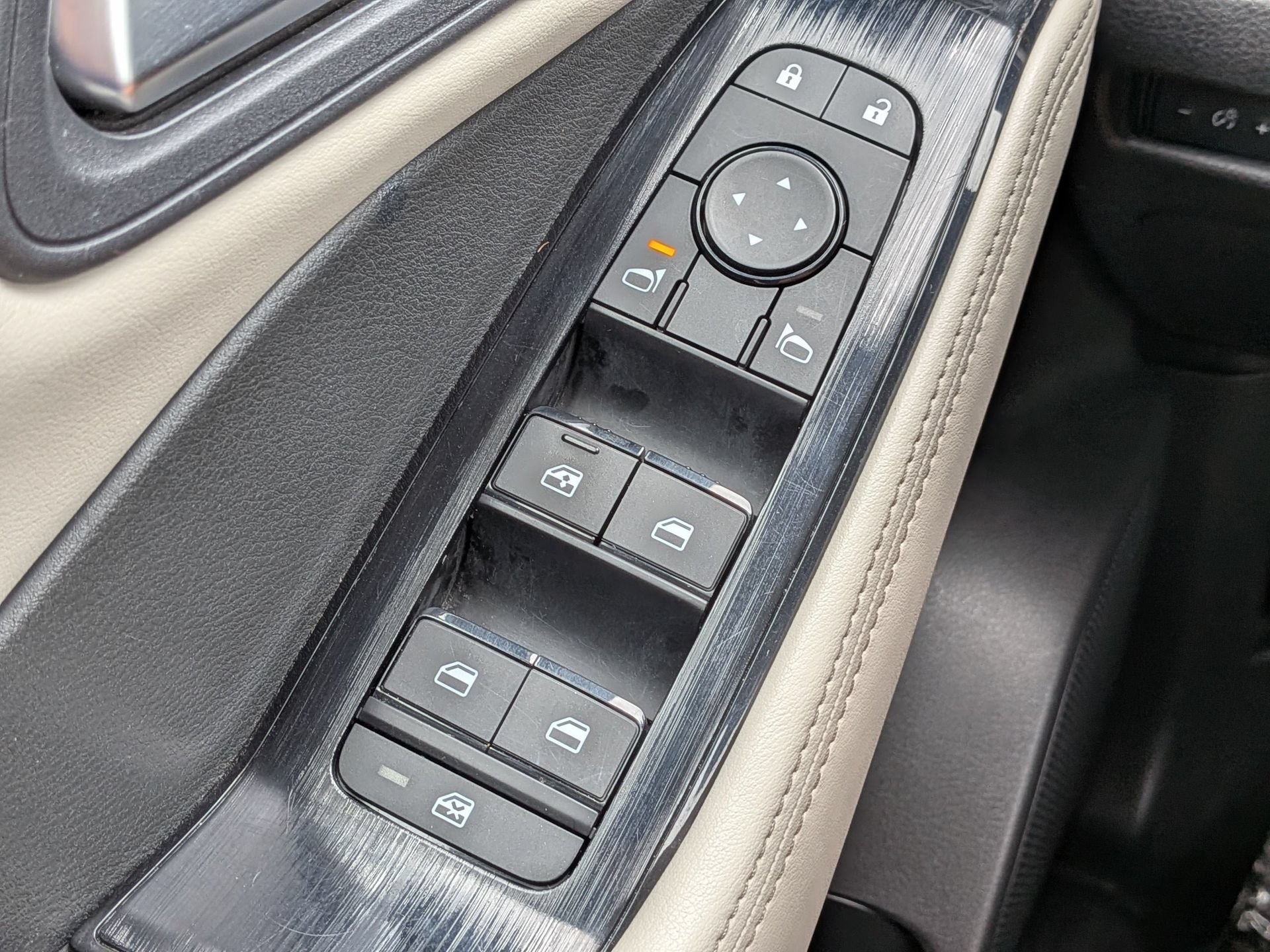 Used 2025 Nissan Rogue SV FWD image 26