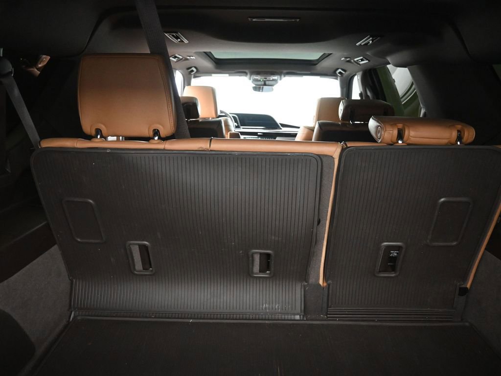 Used 2023 Cadillac Escalade ESV Premium Luxury image 11