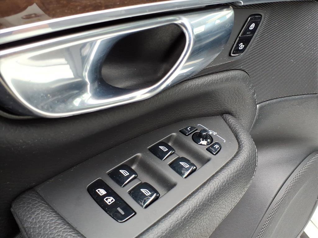 Used 2018 Volvo XC90 T6 Momentum w/ Momentum Plus Package image 15