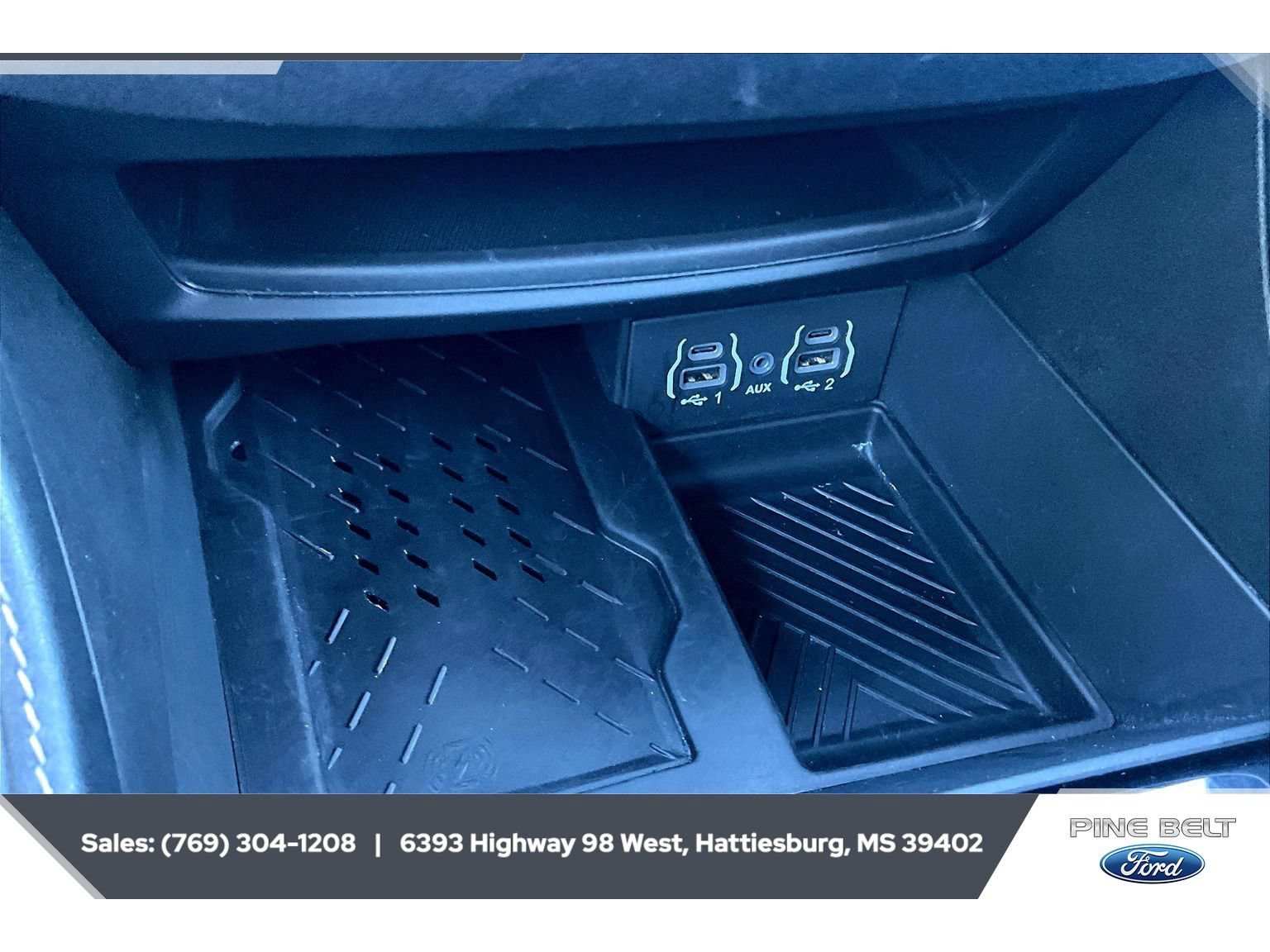 Used 2025 Chrysler Pacifica Limited FWD image 24