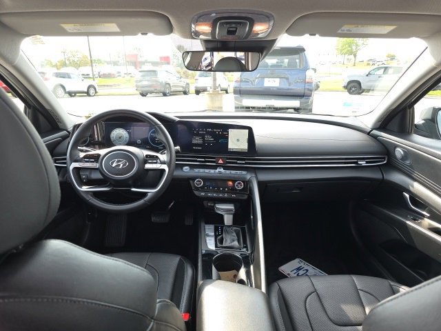 Used 2023 Hyundai Elantra Limited image 14