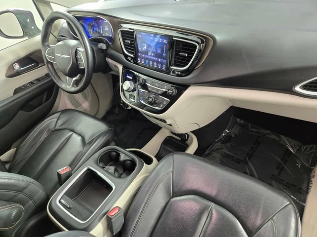 Used 2019 Chrysler Pacifica Touring-L Plus w/ Tire & Wheel Group FWD image 19