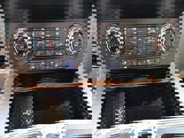 Certified 2019 Ford F150 Lariat w/ Equipment Group 502A Luxury image 27