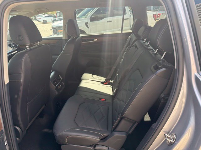 Used 2025 Volkswagen Atlas SE AWD/4WD image 13
