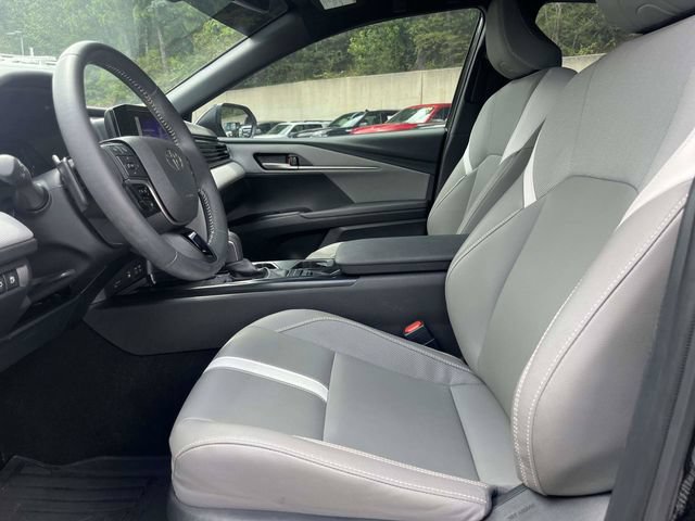 Used 2025 Toyota Camry SE w/ Convenience Package FWD image 21