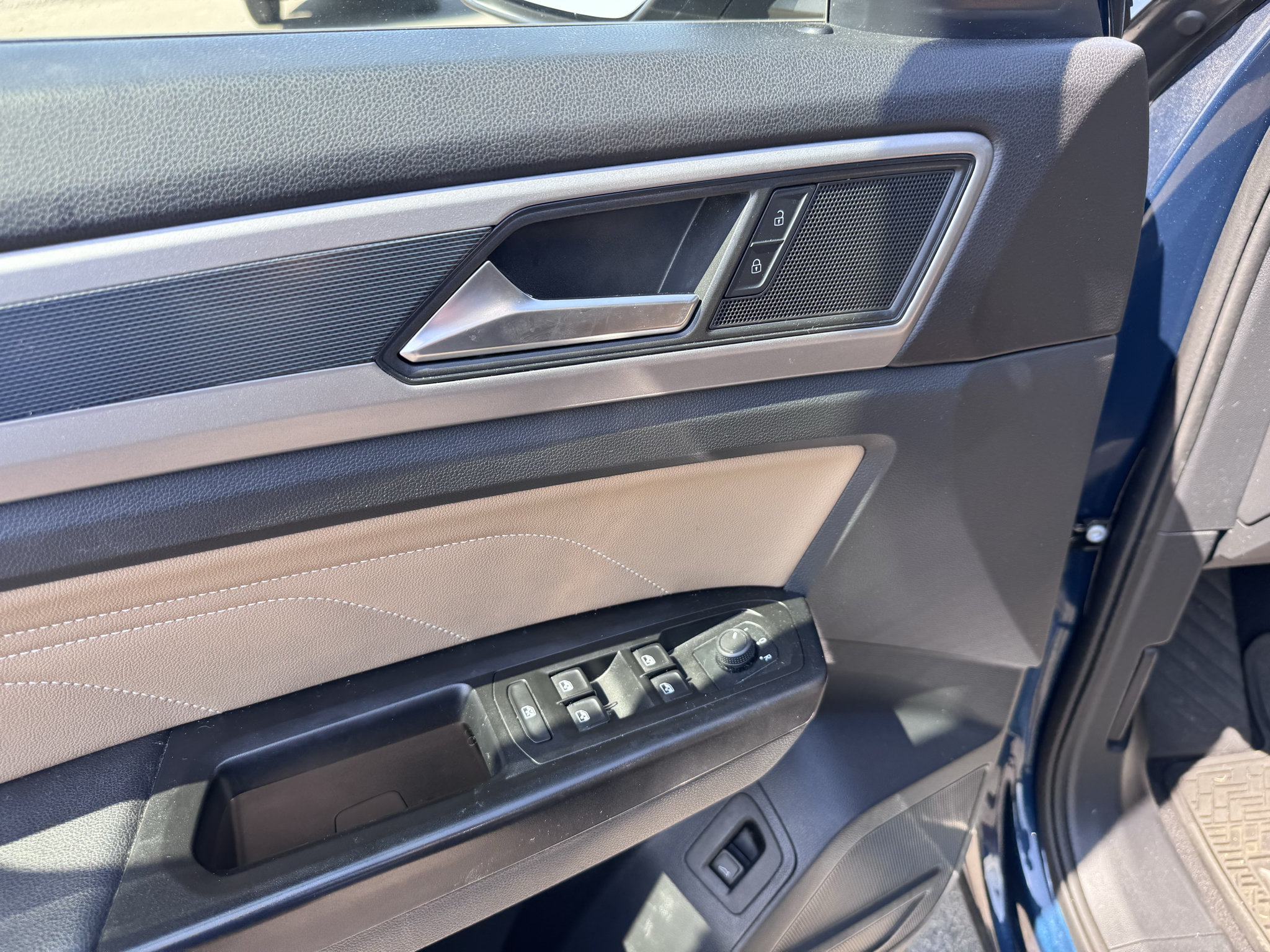 Used 2020 Volkswagen Atlas Cross Sport SEL AWD/4WD image 10