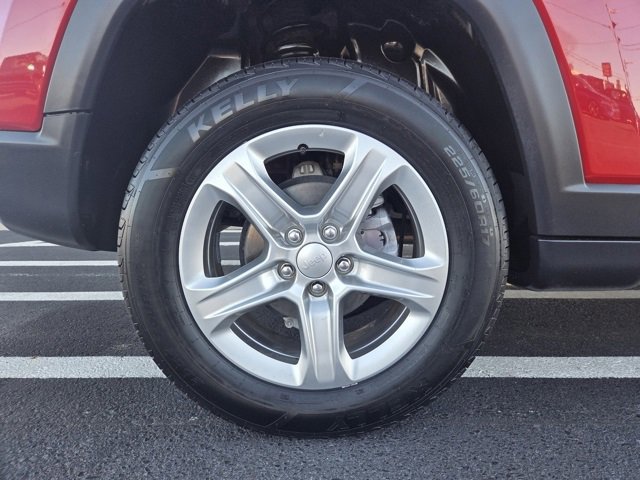 Used 2024 Jeep Compass Latitude image 28