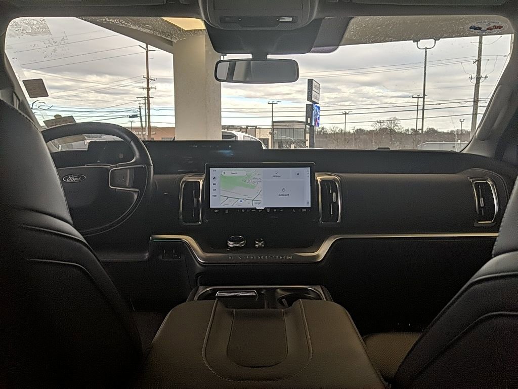 Certified 2025 Ford Expedition Max Platinum image 18