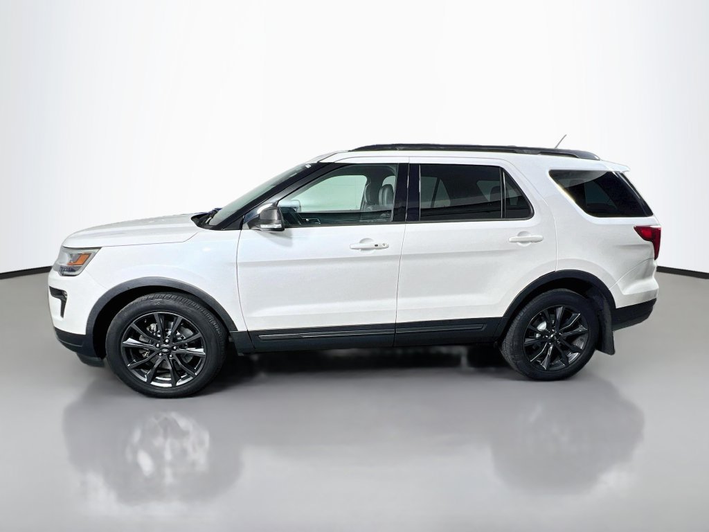 Certified 2018 Ford Explorer XLT w/ Equipment Group 202A AWD/4WD image 4