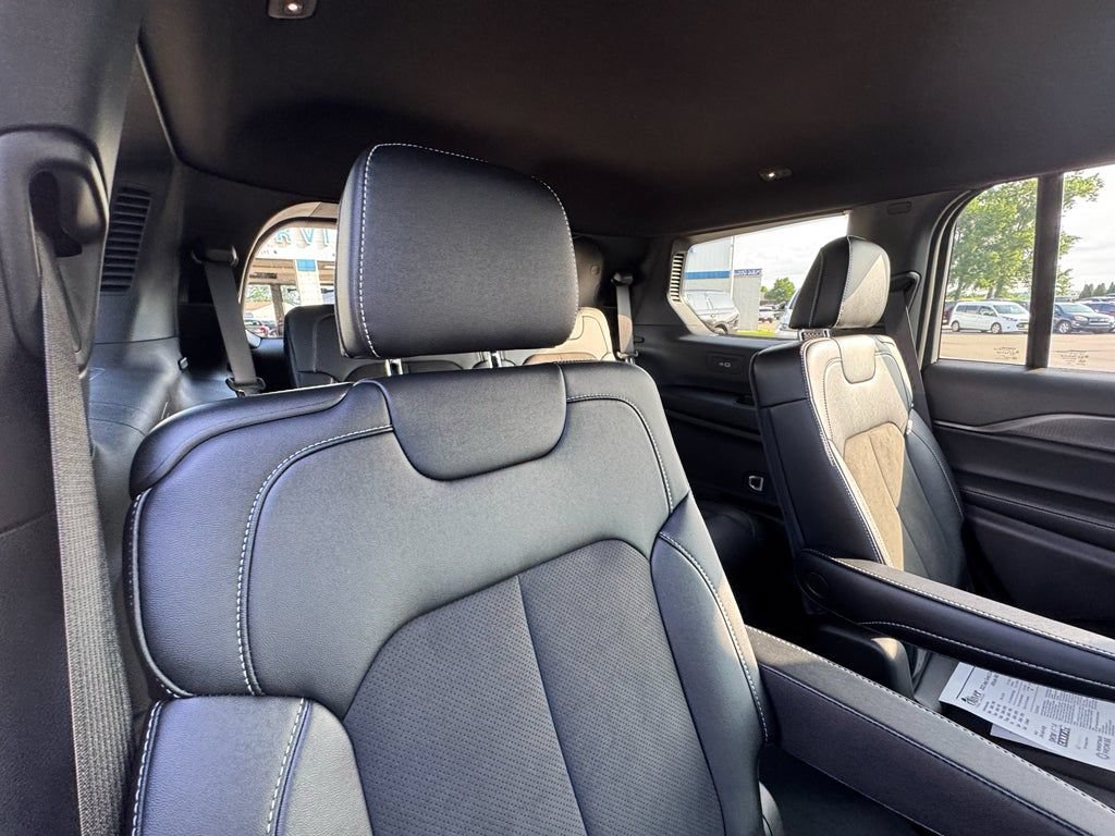 Used 2023 Jeep Grand Cherokee L Laredo AWD/4WD image 18