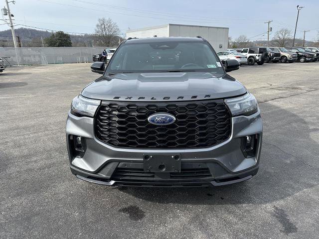 Certified 2025 Ford Explorer ST-Line w/ ST-Line Street Pack image 8