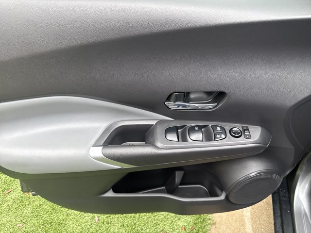 Used 2021 Nissan Kicks SR w/ SR Premium Package FWD image 12