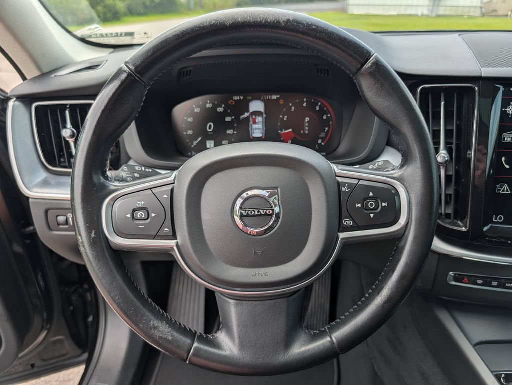 Used 2020 Volvo XC60 T6 Momentum AWD/4WD image 7
