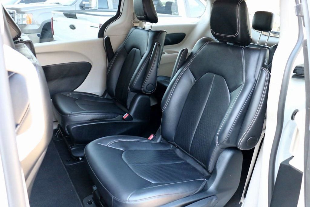 Used 2024 Chrysler Pacifica Select image 24
