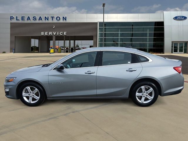 Used 2025 Chevrolet Malibu LS FWD image 2