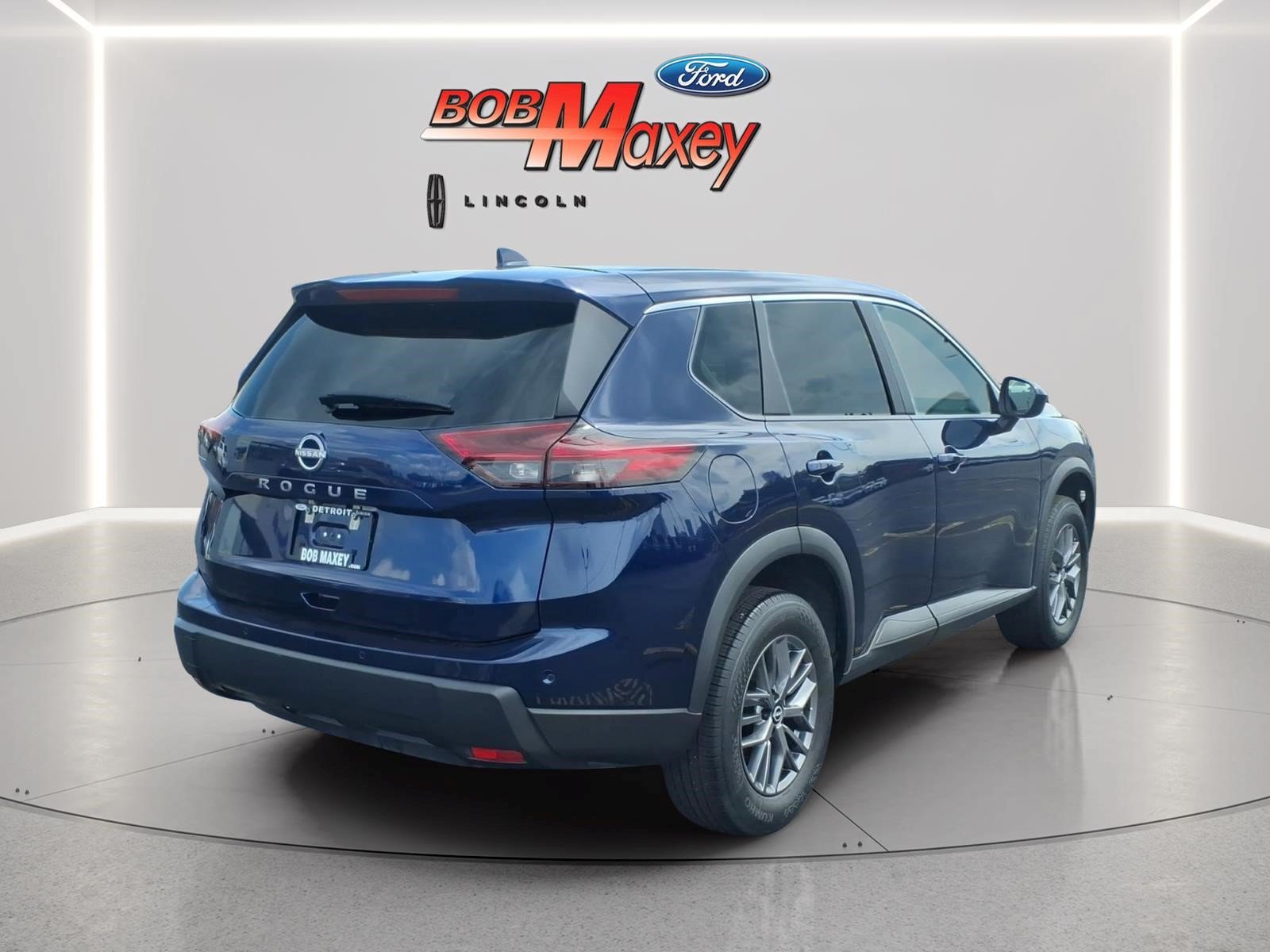 Used 2026 Nissan Rogue SV FWD image 4
