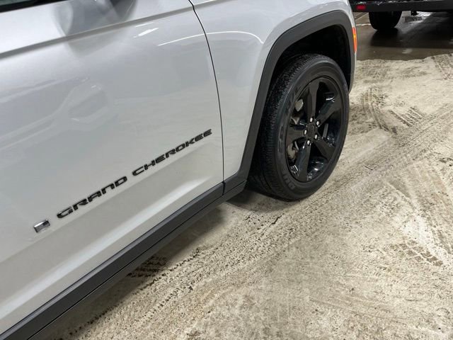 Used 2023 Jeep Grand Cherokee Altitude image 10
