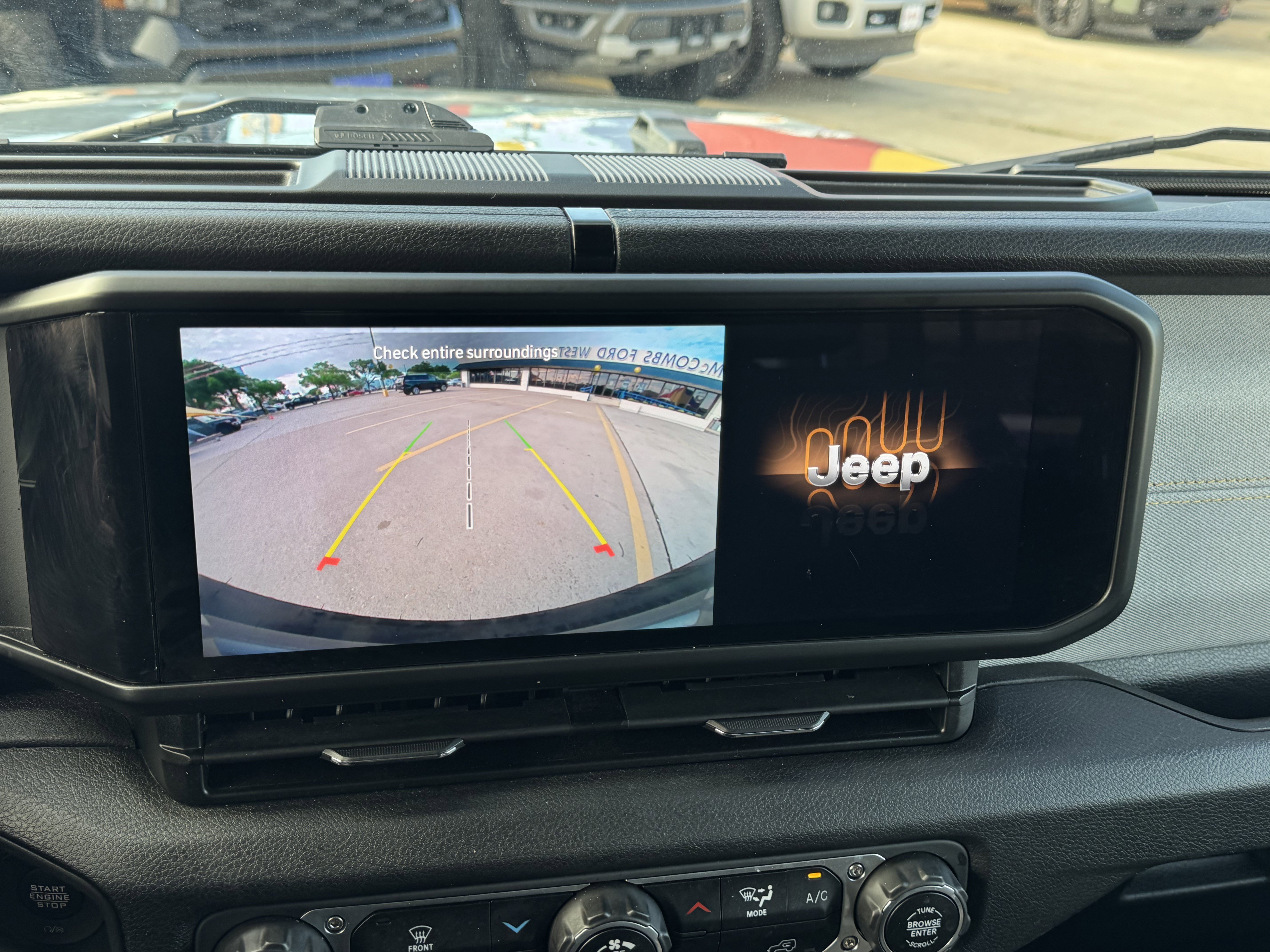 Used 2025 Jeep Wrangler Sport S image 25