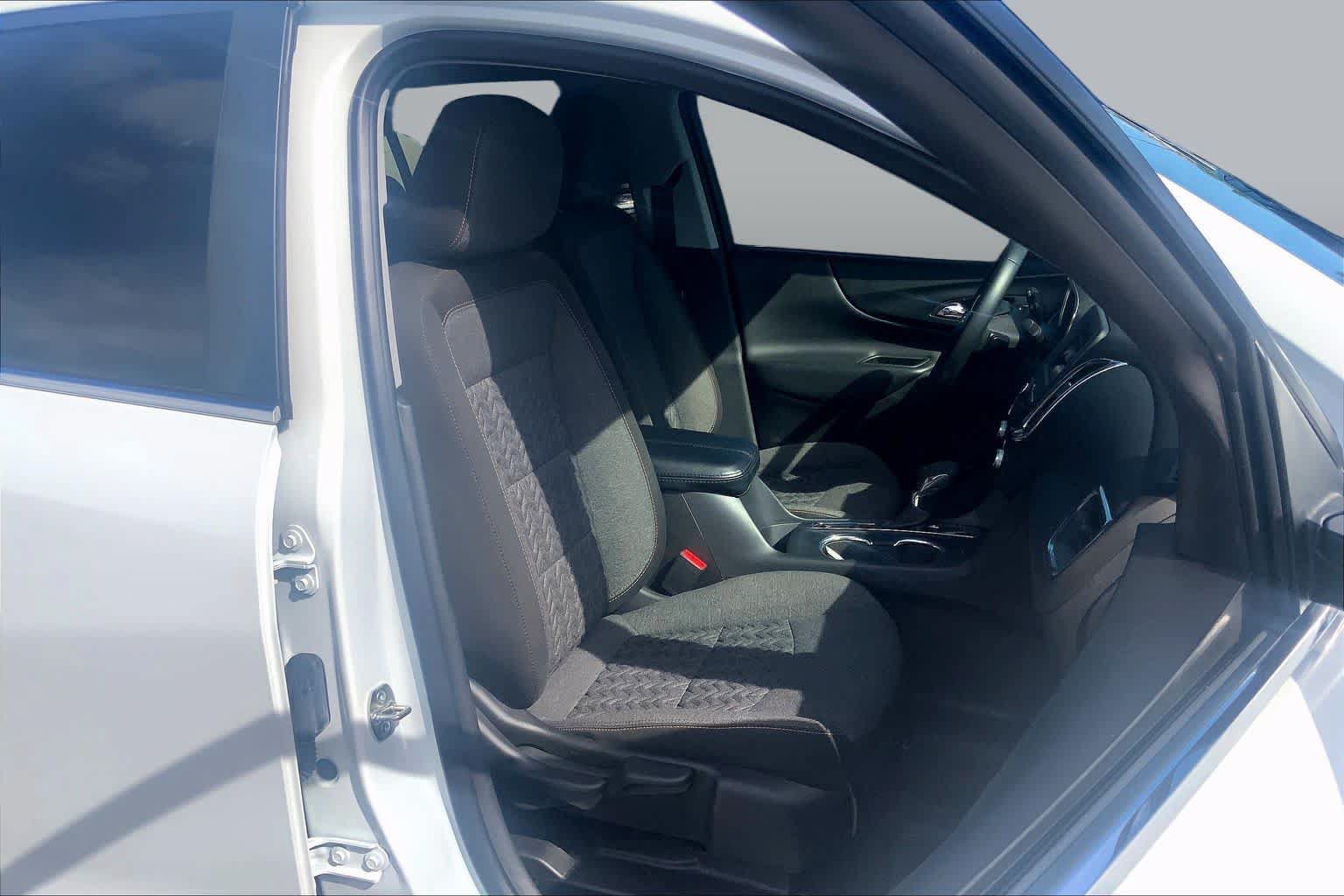 Used 2024 Chevrolet Equinox LT FWD image 9