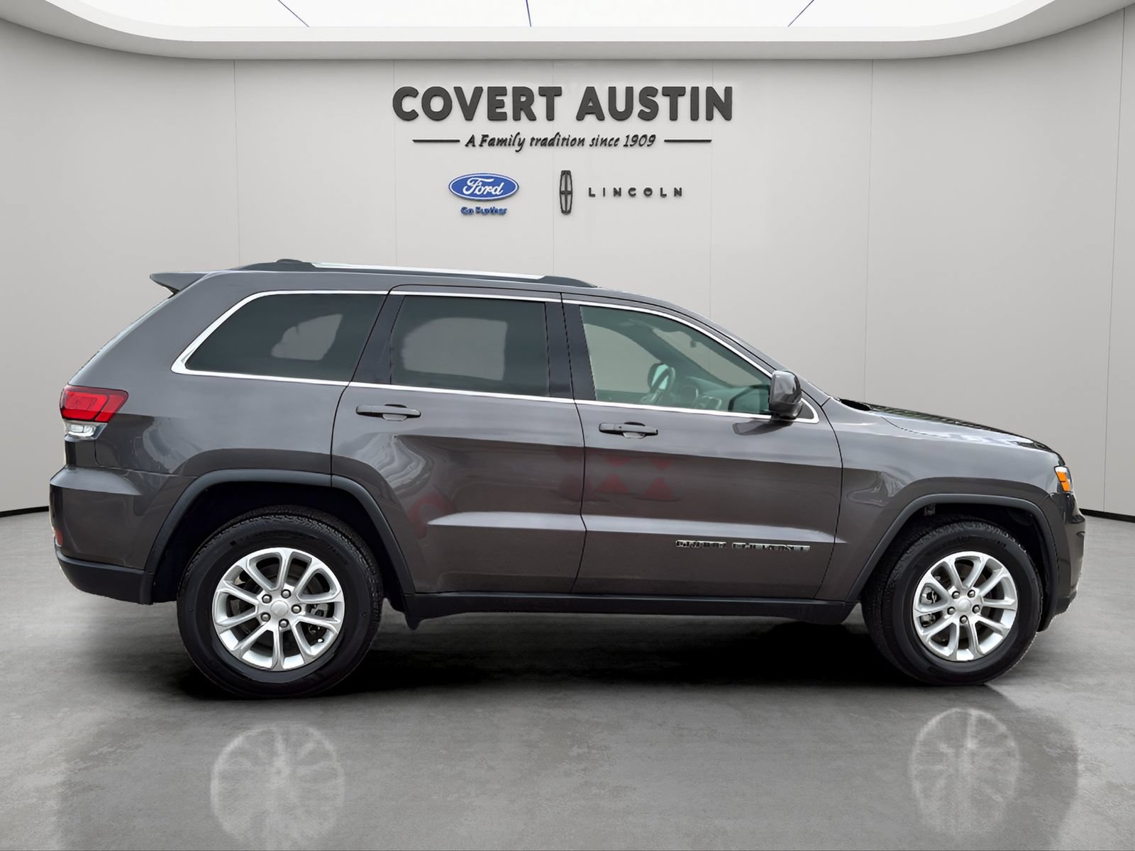 Used 2021 Jeep Grand Cherokee Laredo RWD image 6